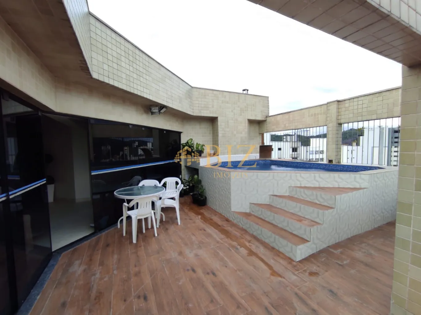 Belíssima cobertura duplex, com piscina privativa, 4 dormitórios sendo 2 suítes na região da Alameda! — foto 3