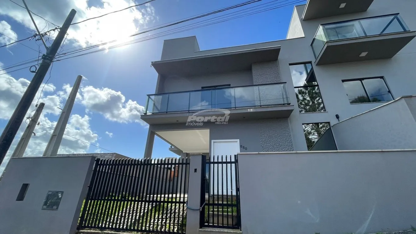 Sobrado semimobiliado com 3 dormitórios ,sendo 1 suíte, em Condomínio, no Bairro Itacolomi, em Balneário Piçarras! - foto 1