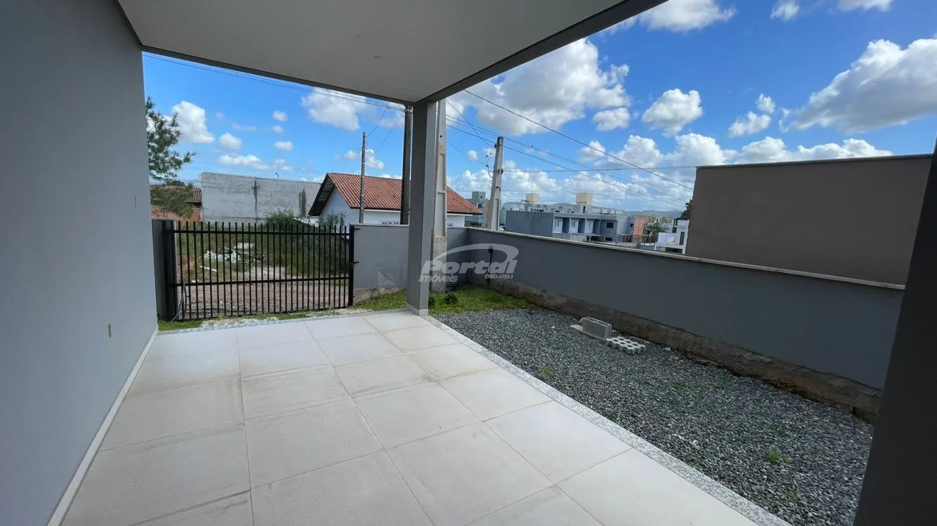 Sobrado semimobiliado com 3 dormitórios ,sendo 1 suíte, em Condomínio, no Bairro Itacolomi, em Balneário Piçarras! — foto 3