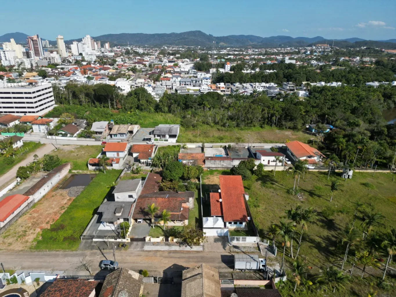 3 terrenos no Centro de Balneário Piçarras a 500 metros do mar - foto 1