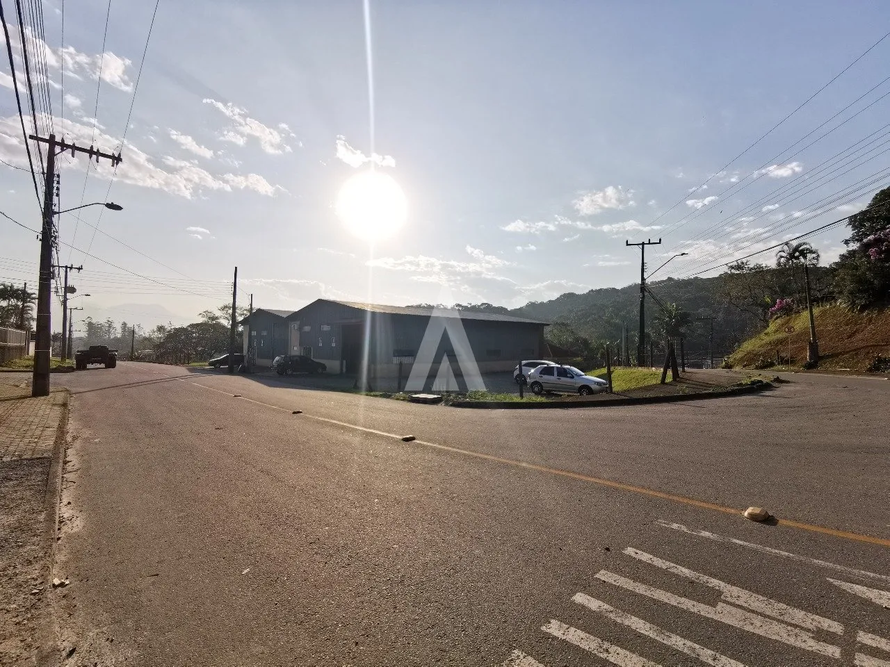 Galpão à venda no bairro Nova Brasília em Joinville, por R$ 3.200.000.00. - foto 1