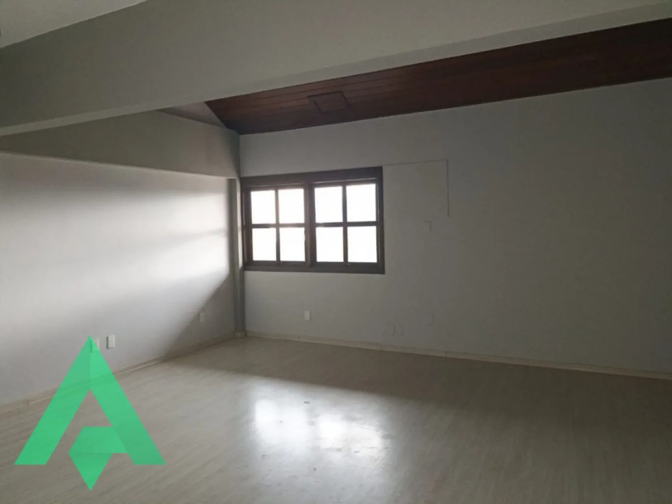 Maravilhosa sala comercial, no Centro de Timbó! - foto 1