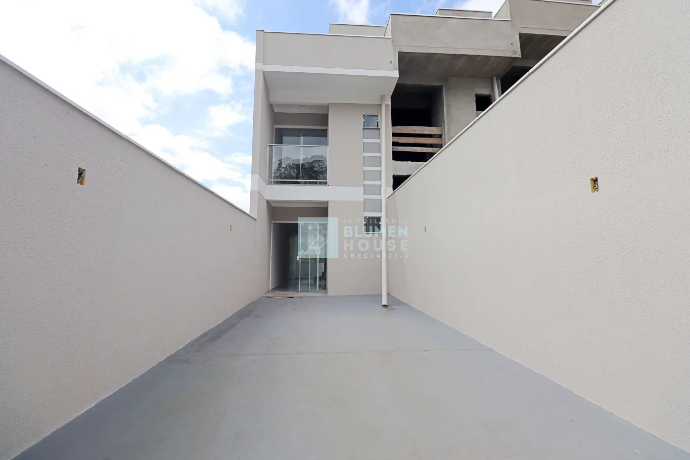 Sobrado triplex no bairro Fortaleza! - foto 1