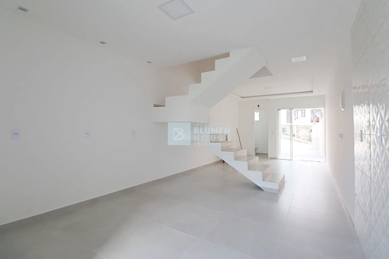 Sobrado triplex no bairro Fortaleza! — foto 6