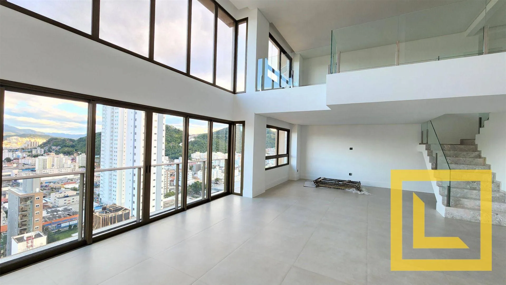 Apartamento Duplex com 5 Suítes à venda, 238 m por R$ 5.950.000 - Centro - Balneário Camboriú/SC - foto 1