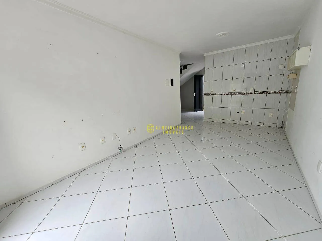 Excelente sobrado com 2 suítes e 2 vagas de garagem no Bairro Fortaleza - Blumenau/SC — foto 2