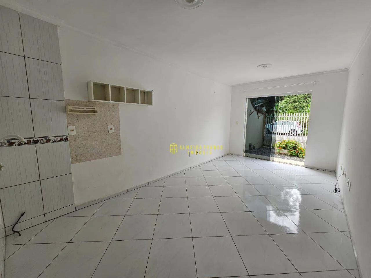 Excelente sobrado com 2 suítes e 2 vagas de garagem no Bairro Fortaleza - Blumenau/SC — foto 3