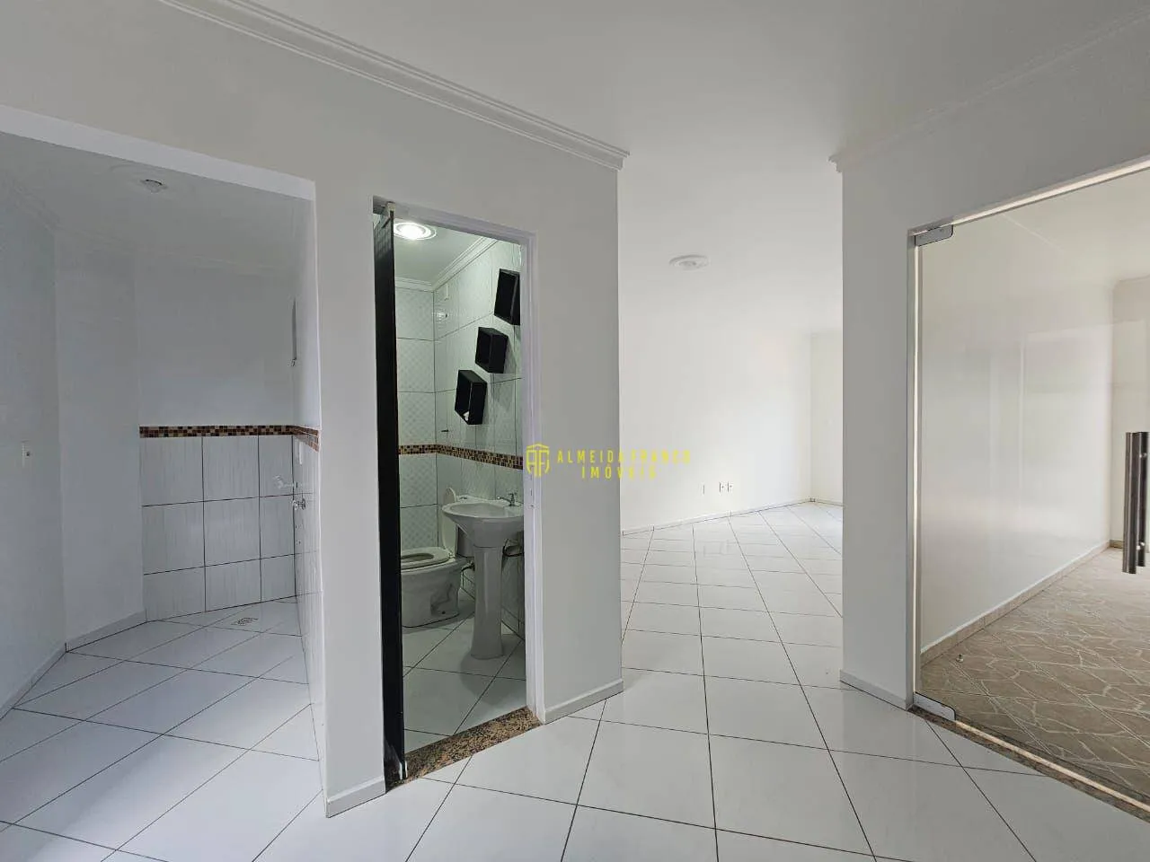 Excelente sobrado com 2 suítes e 2 vagas de garagem no Bairro Fortaleza - Blumenau/SC — foto 6