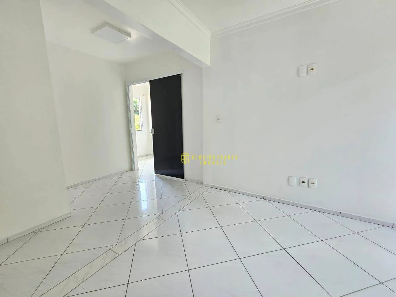 Excelente sobrado com 2 suítes e 2 vagas de garagem no Bairro Fortaleza - Blumenau/SC — foto 7