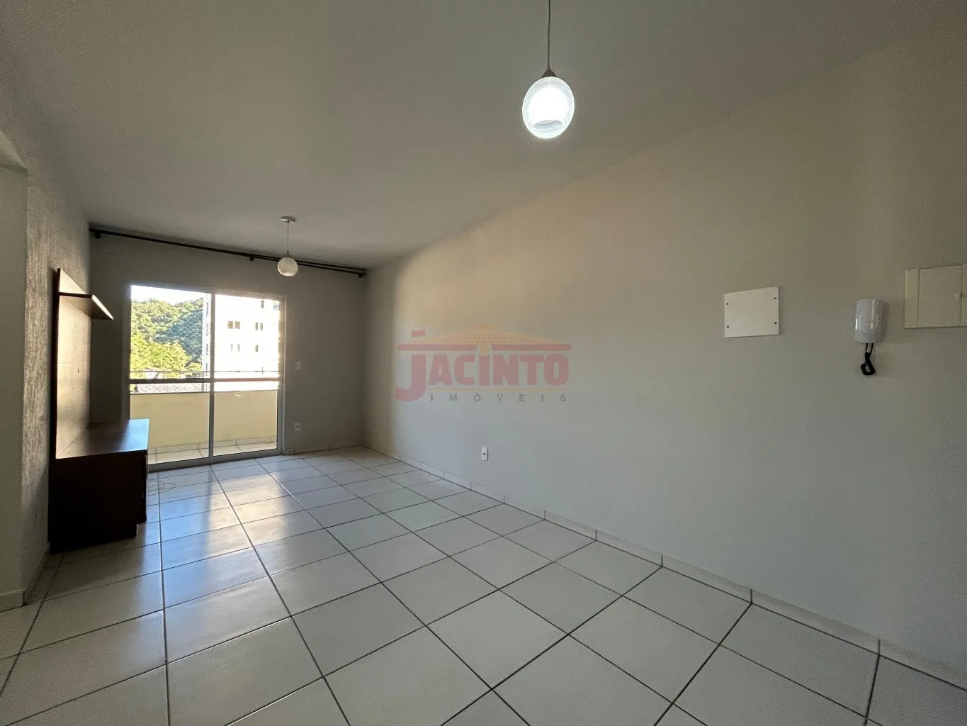 Apartamento semi mobiliado com 2 dormitórios no Bairro Itoupavazinha. — foto 2