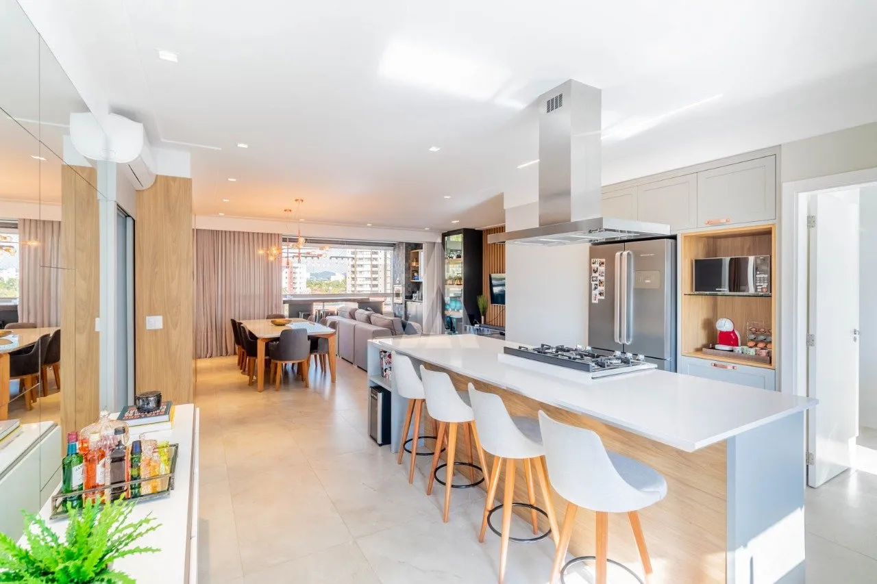 Apartamento com 3 suíte(s) à venda no bairro Anita Garibaldi em Joinville, por R$ 1.950.000.00. - foto 1