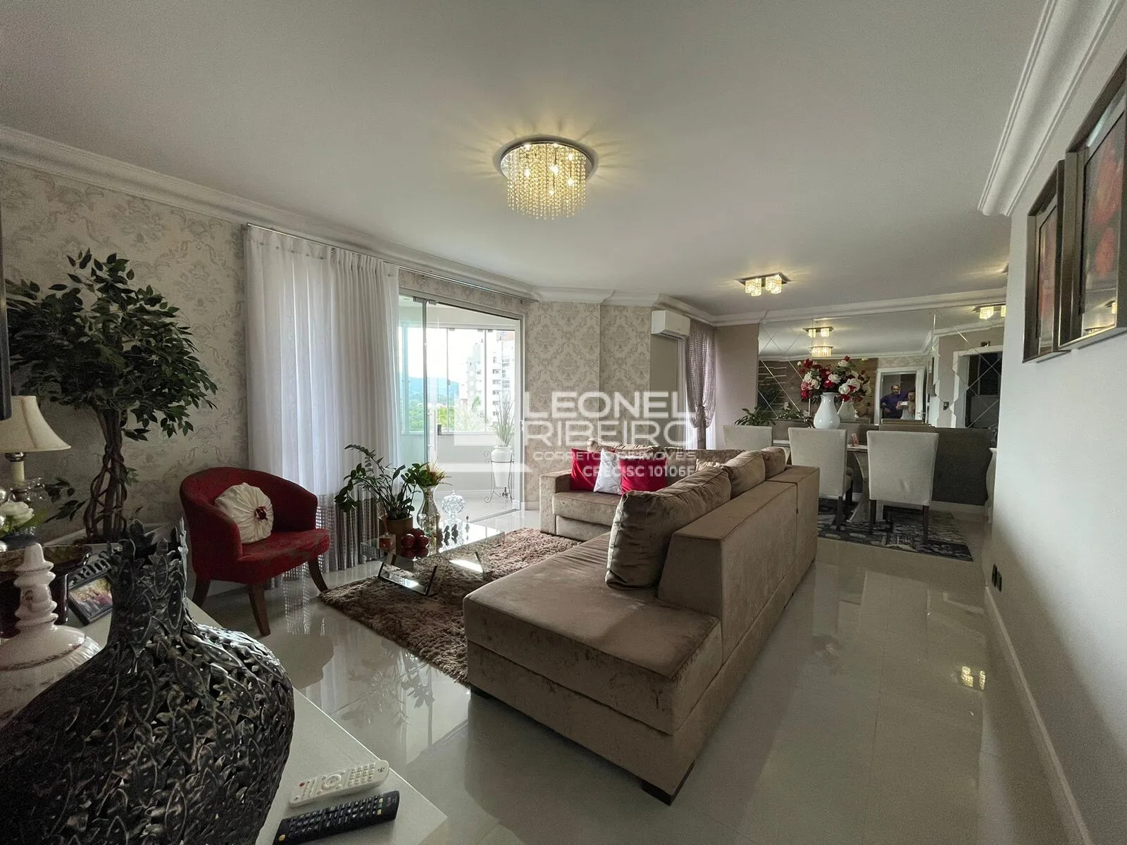 Apartamento à venda com 3 dormitórios no bairro Das Capitais em Timbó/SC - foto 1