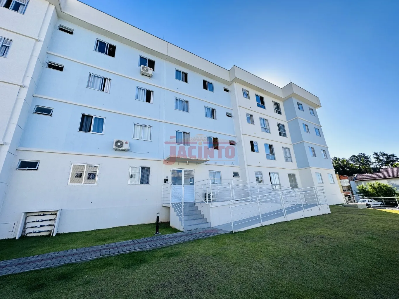 Apartamento com 2 quartos no bairro Água Verde. - foto 1