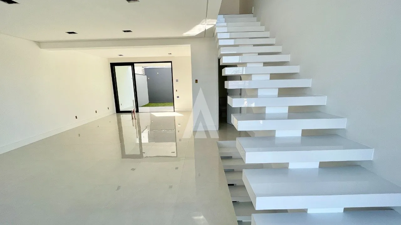 Sobrado Geminado com 1 suíte(s) mais 2 quarto(s) à venda no bairro Floresta em Joinville, por R$ 898.000.00. - foto 1