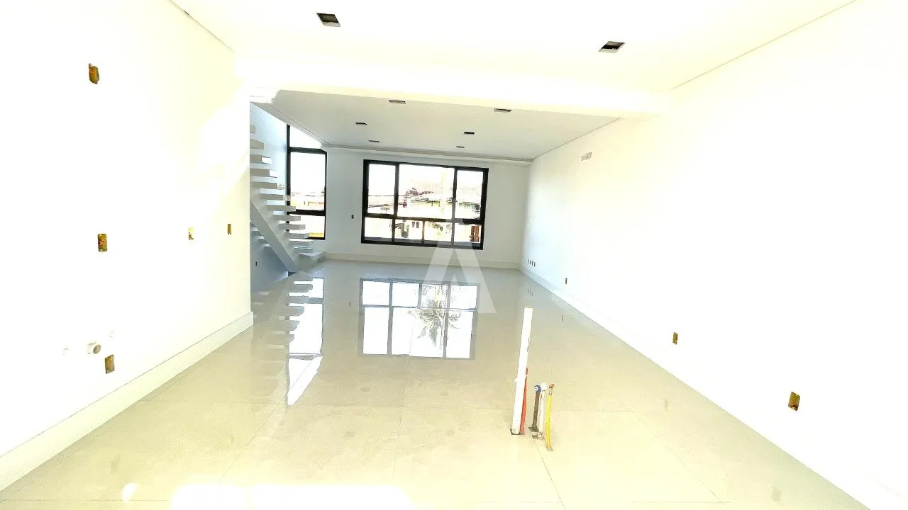 Sobrado Geminado com 1 suíte(s) mais 2 quarto(s) à venda no bairro Floresta em Joinville, por R$ 898.000.00. — foto 3