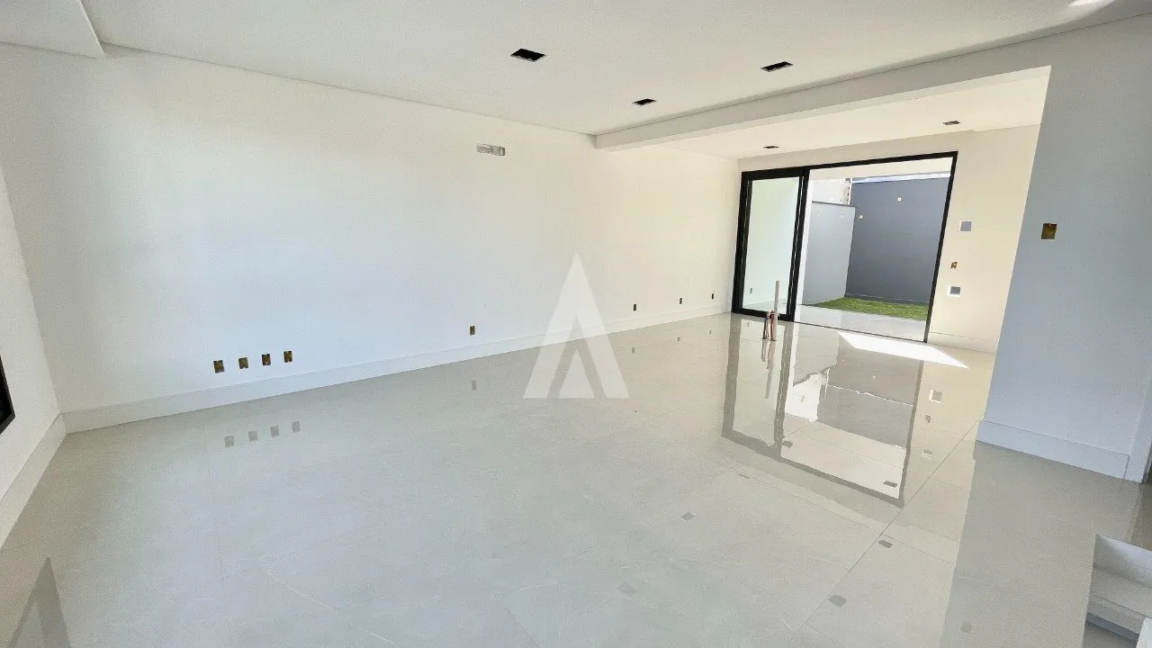 Sobrado Geminado com 1 suíte(s) mais 2 quarto(s) à venda no bairro Floresta em Joinville, por R$ 898.000.00. — foto 5
