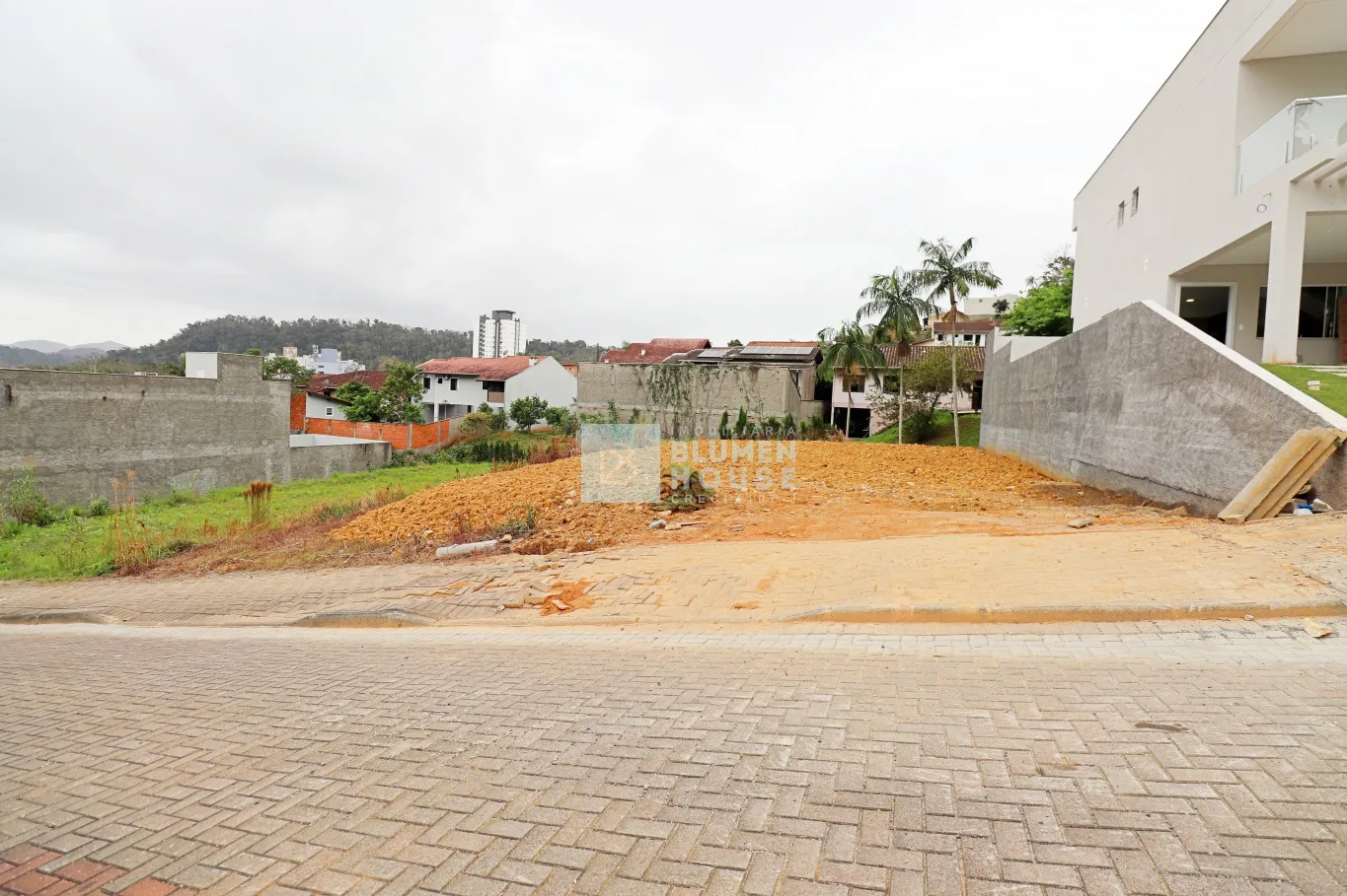 Amplo terreno em condomínio fechado no bairro Água Verde! - foto 1