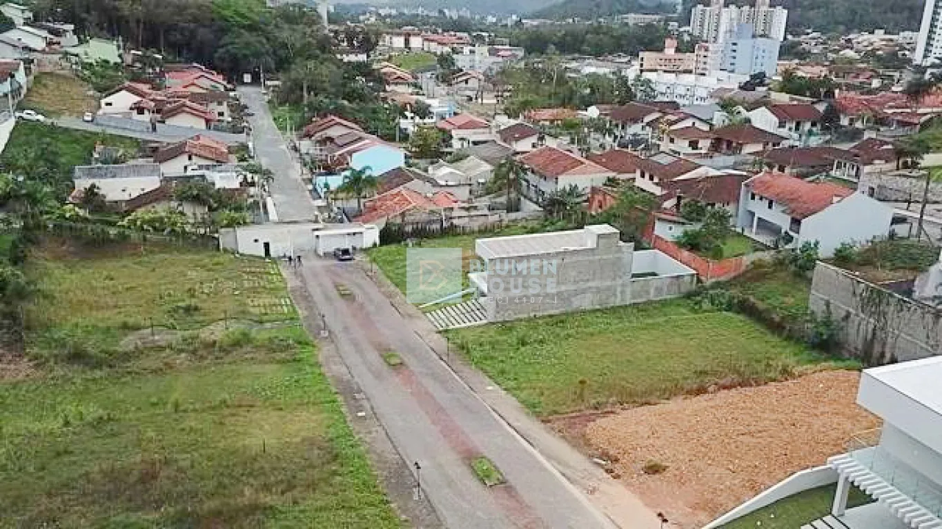 Amplo terreno em condomínio fechado no bairro Água Verde! — foto 4