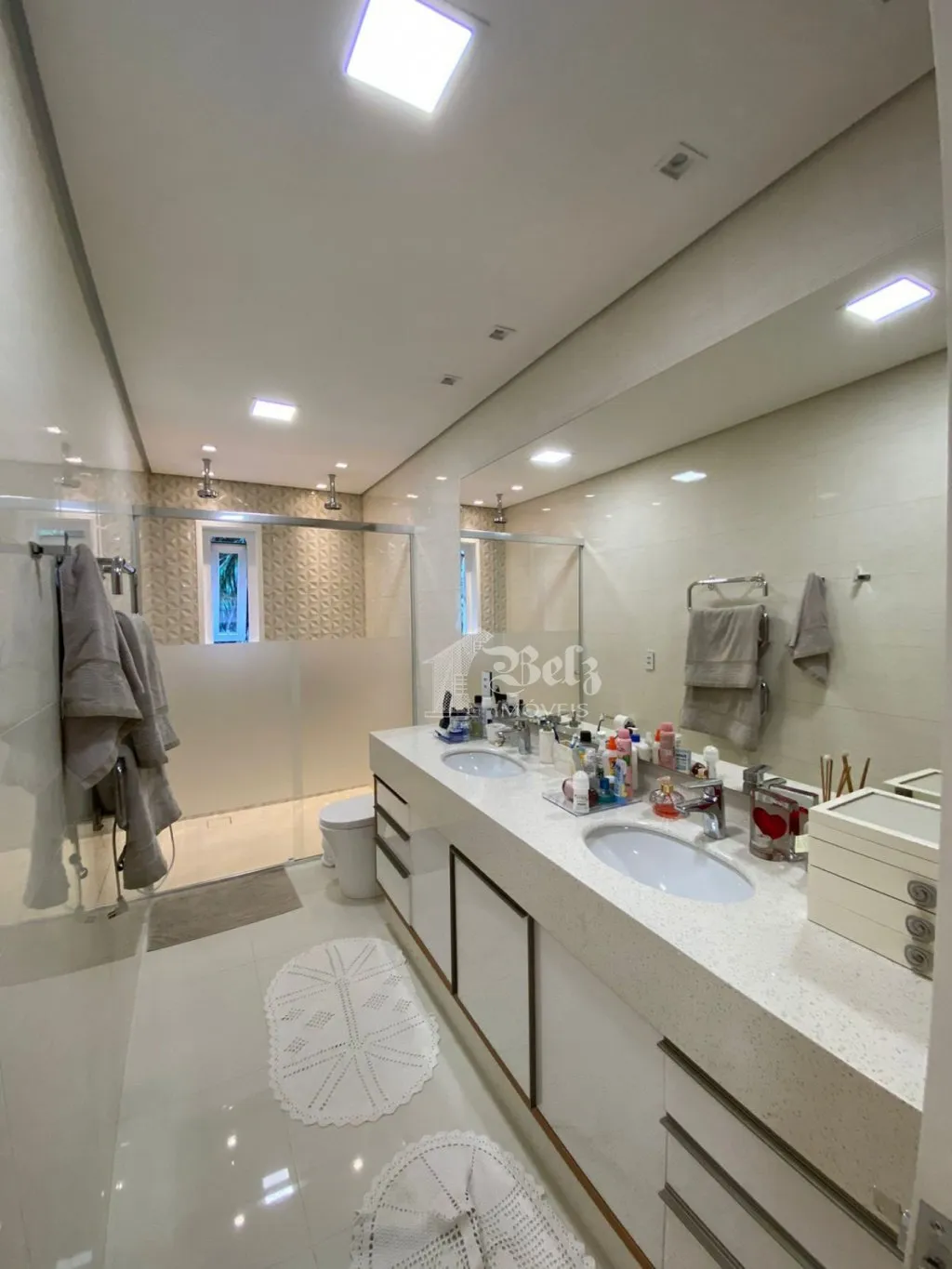 VENDE-SE CASA DE ALTO PADRÃO NO CENTRO DE POMERODE — foto 7