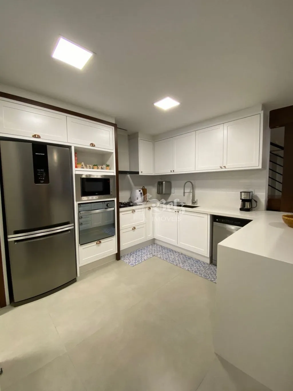 VENDE-SE CASA DE ALTO PADRÃO NO CENTRO DE POMERODE — foto 4