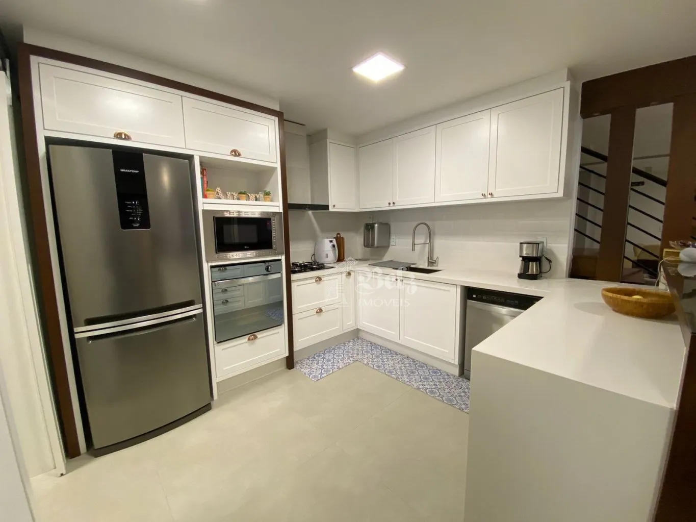 VENDE-SE CASA DE ALTO PADRÃO NO CENTRO DE POMERODE — foto 3