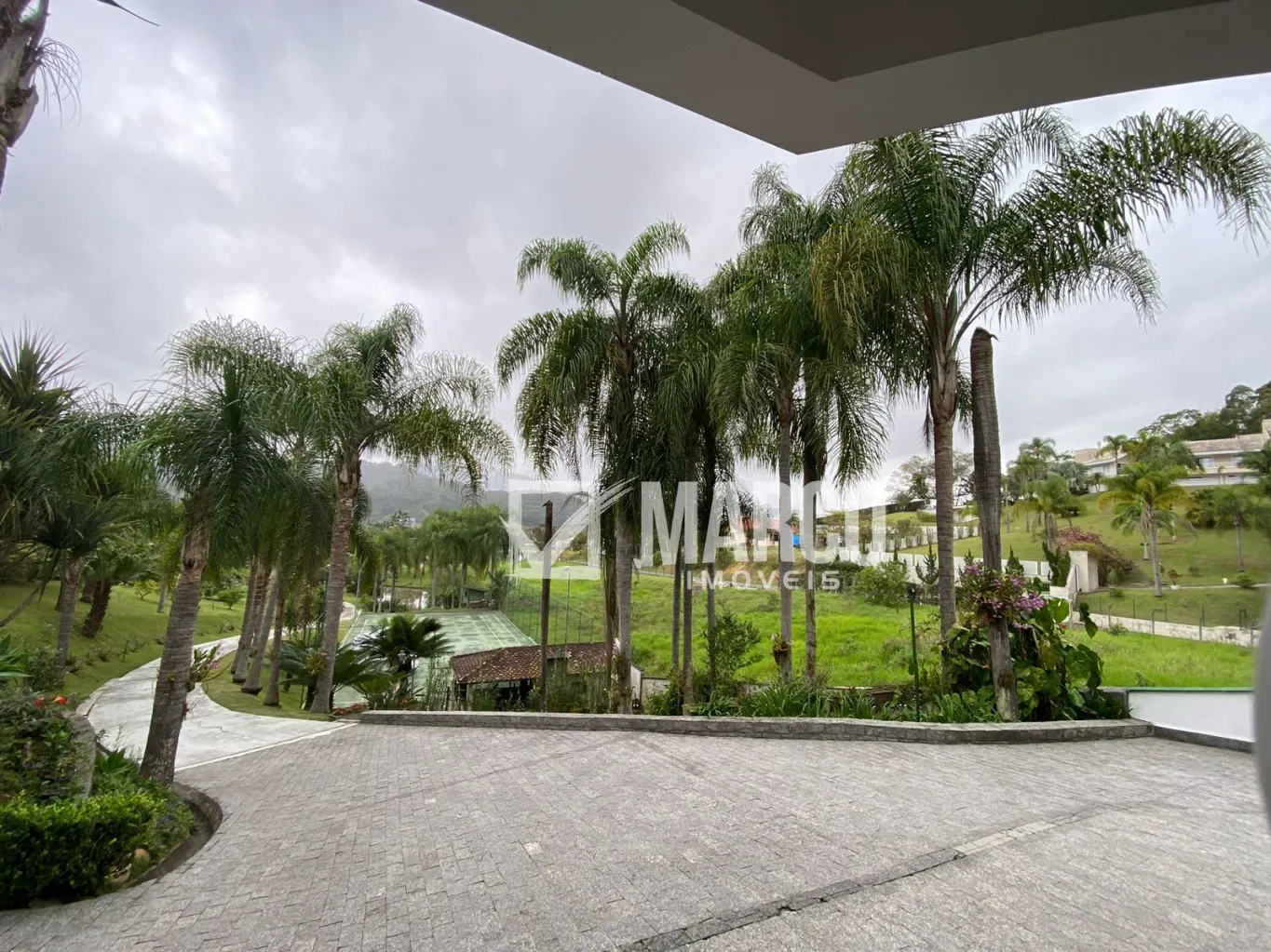 Mansão de Luxo com Majestoso Jardim em Terreno de 5.400 m — foto 2