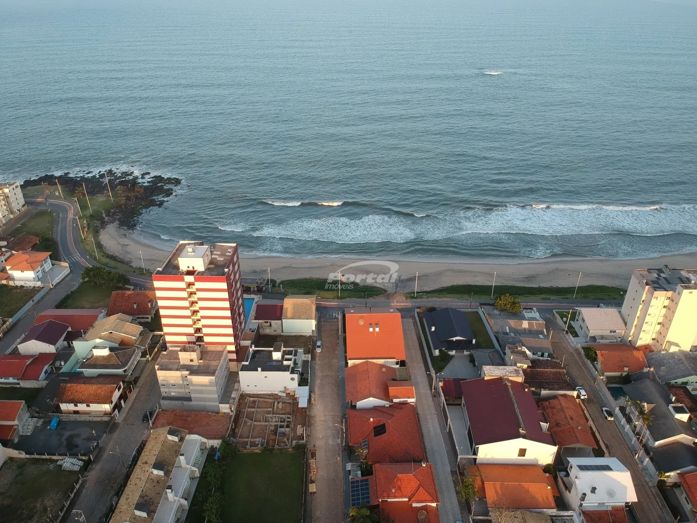 Terreno de 600m2 a 100 metros da praia, no Centro de Barra Velha! — foto 2