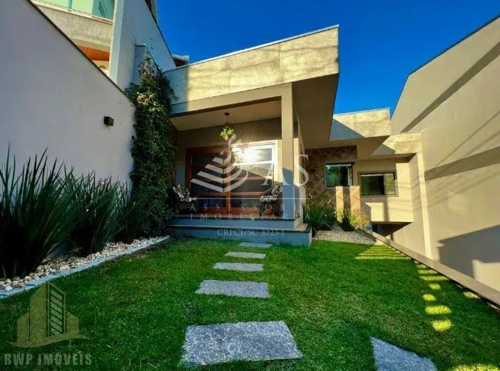 Casa · à venda · 3 quartos · 252m² · Água Verde, Blumenau