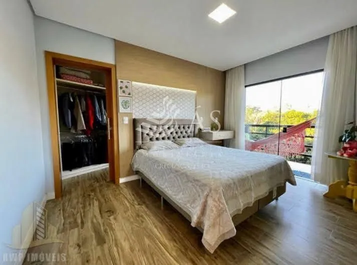 Casa · à venda · 3 quartos · 252m² · Água Verde, Blumenau