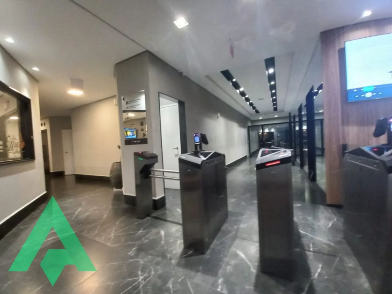 Salas Comerciais de 326,10m para locação por R$ 18.000,00 - Bairro Centro - Blumenau/SC — foto 2