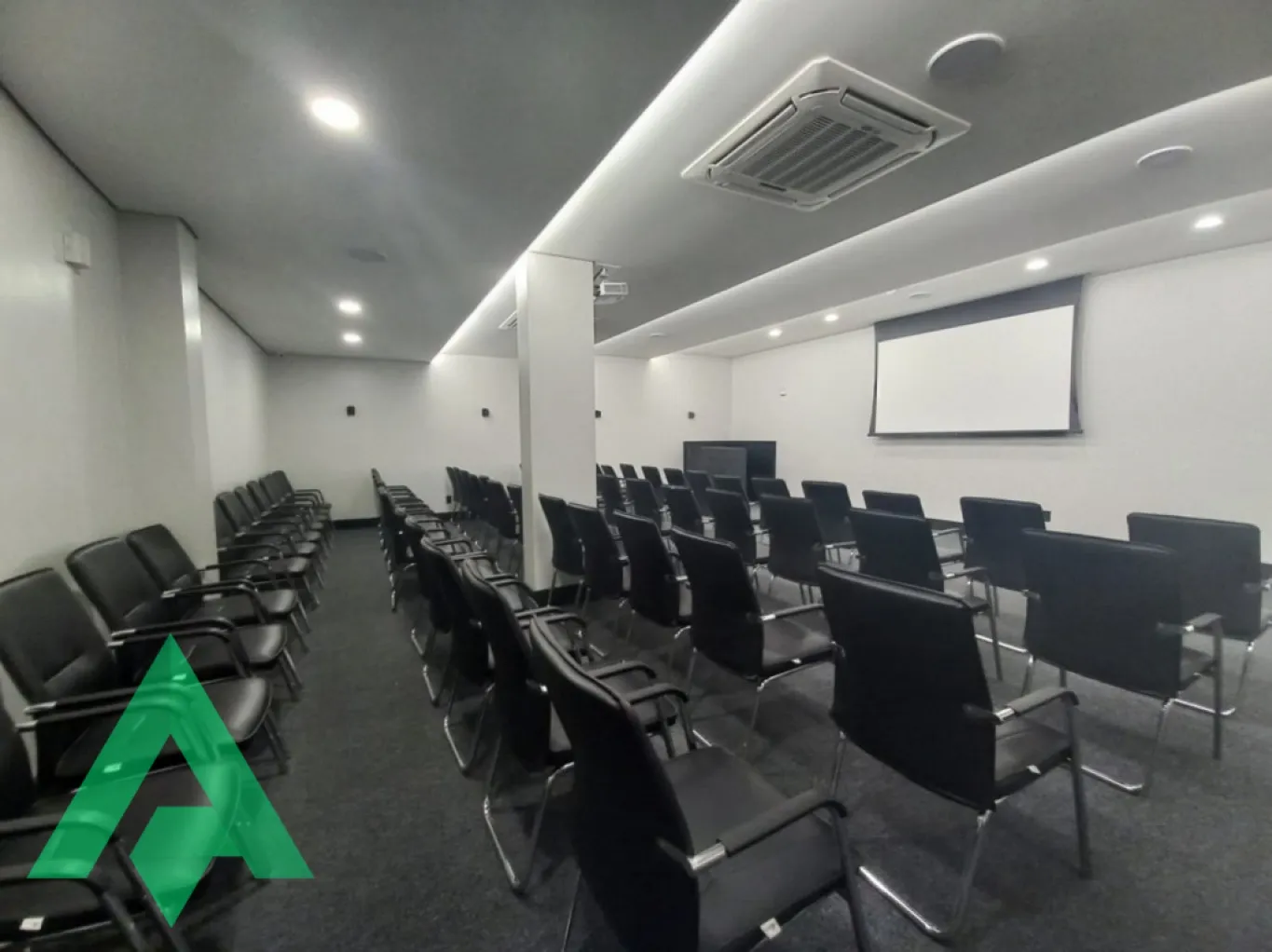 Salas Comerciais de 326,10m para locação por R$ 18.000,00 - Bairro Centro - Blumenau/SC — foto 4