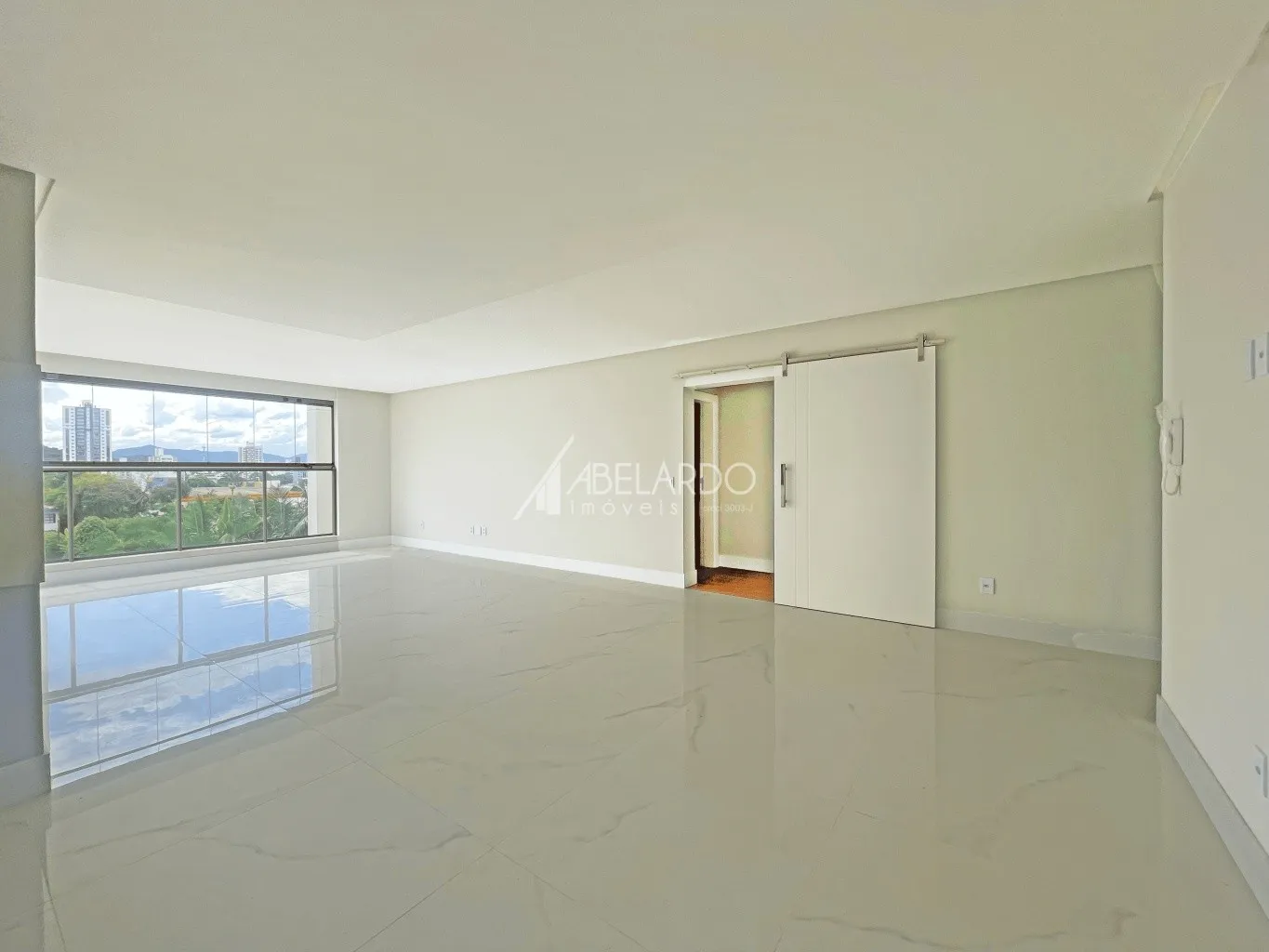 APARTAMENTO DE ALTO PADRÃO COM TRÊS SUÍTES NO BAIRRO VICTOR KONDER, EM BLUMENAU — foto 2