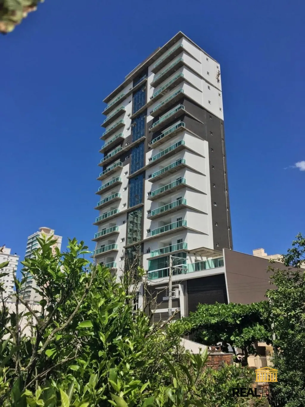 Apartamento 3 suítes, 2 garagens, - foto 1