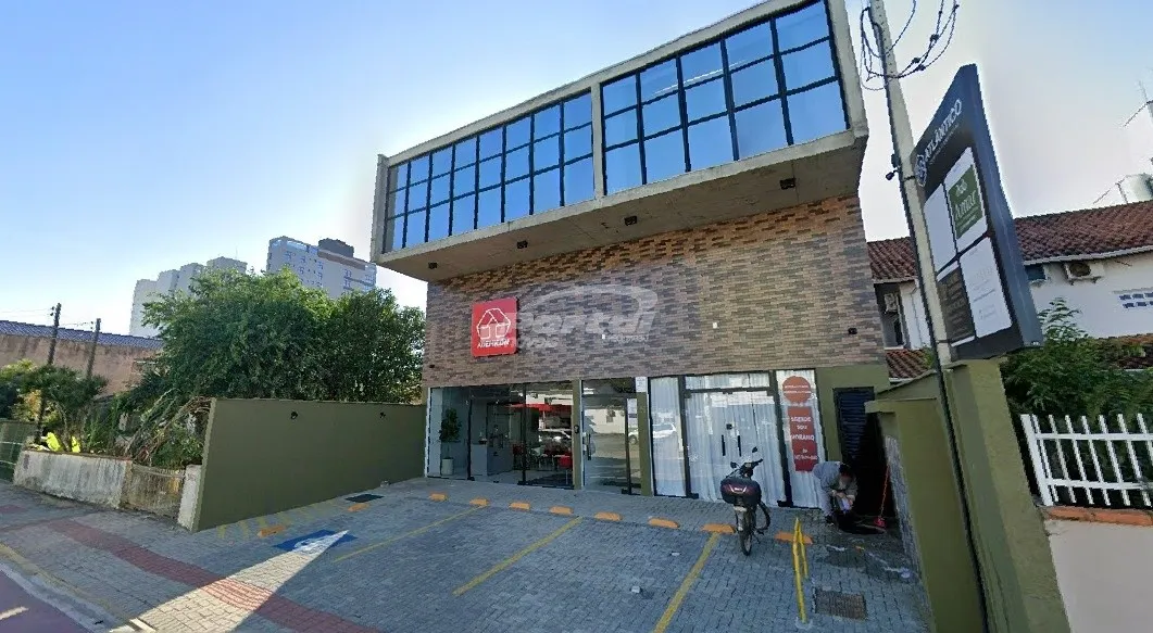 Sala comercial piso superior com 44m na Av. Emanoel Pinto próximo a Prefeitura no bairro Centro em Balneário Piçarras/SC (Cód. 17154) - foto 1