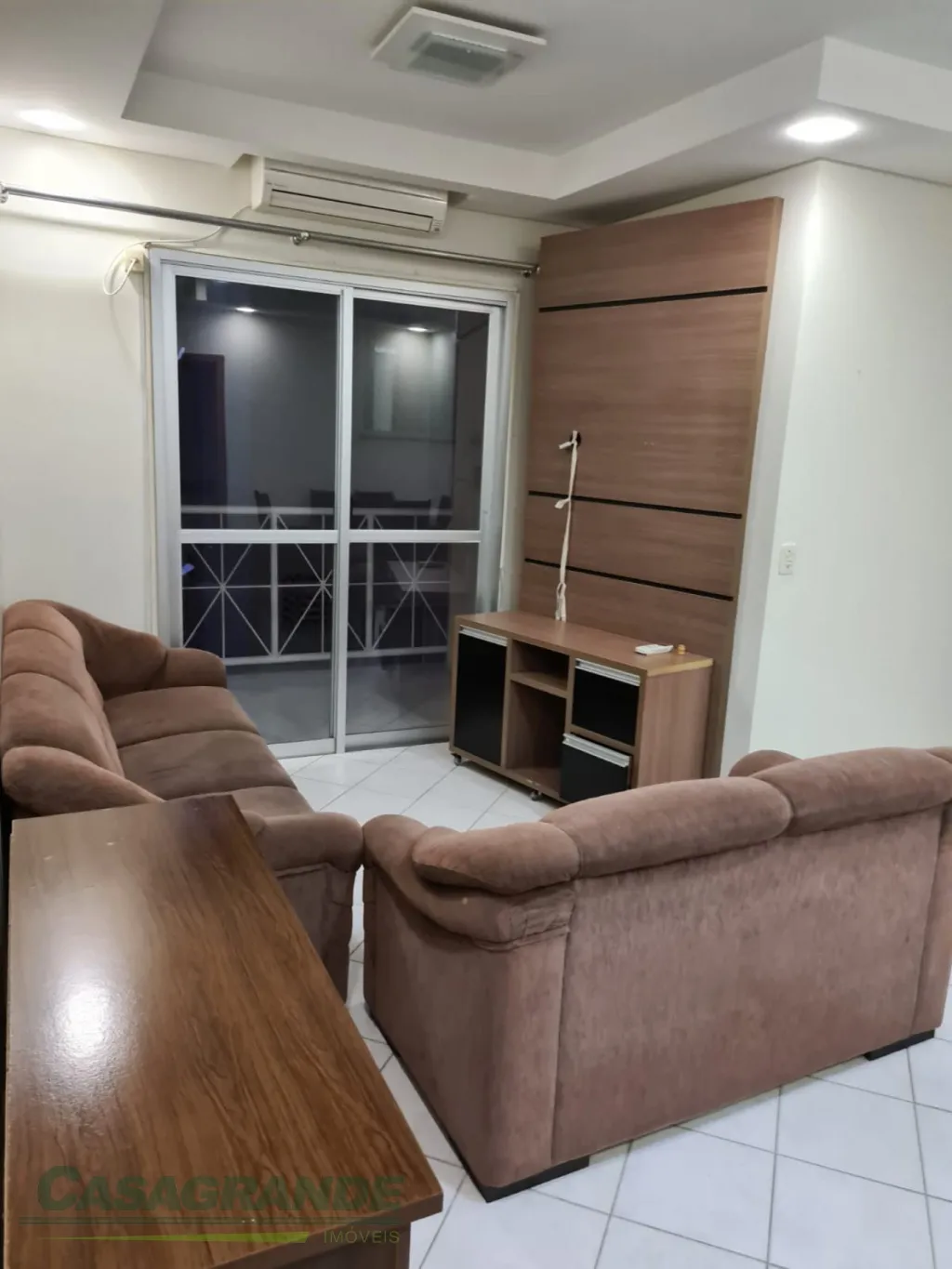 Apartamento em ótima localização no início do bairro Água Verde próximo a padaria Nice, 3 dormitórios sendo 1 suíte, sacada com churrasqueira, sala de estar e jantar, cozinha, área de serviço, banheiro social. — foto 3