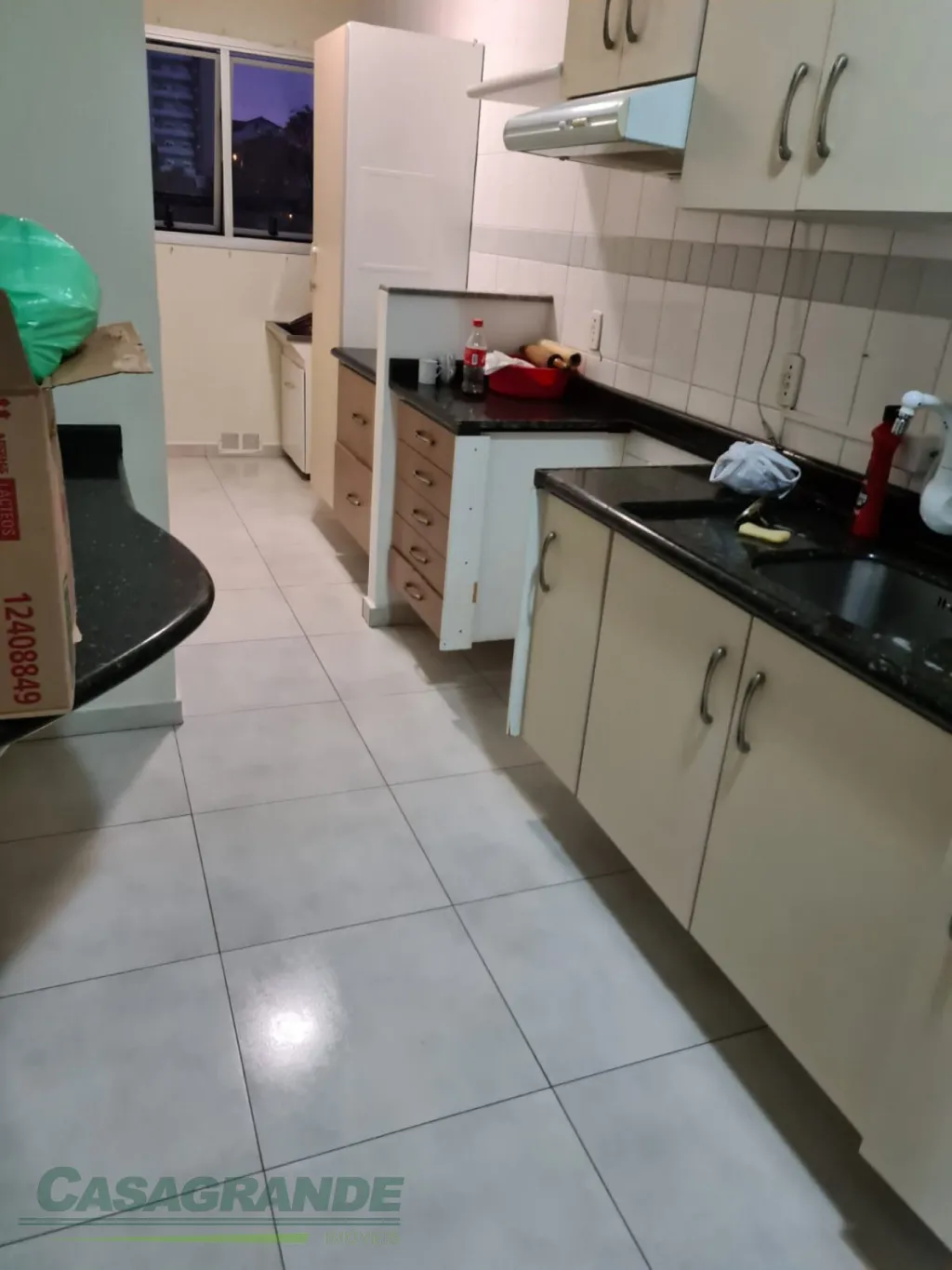 Apartamento em ótima localização no início do bairro Água Verde próximo a padaria Nice, 3 dormitórios sendo 1 suíte, sacada com churrasqueira, sala de estar e jantar, cozinha, área de serviço, banheiro social. — foto 6