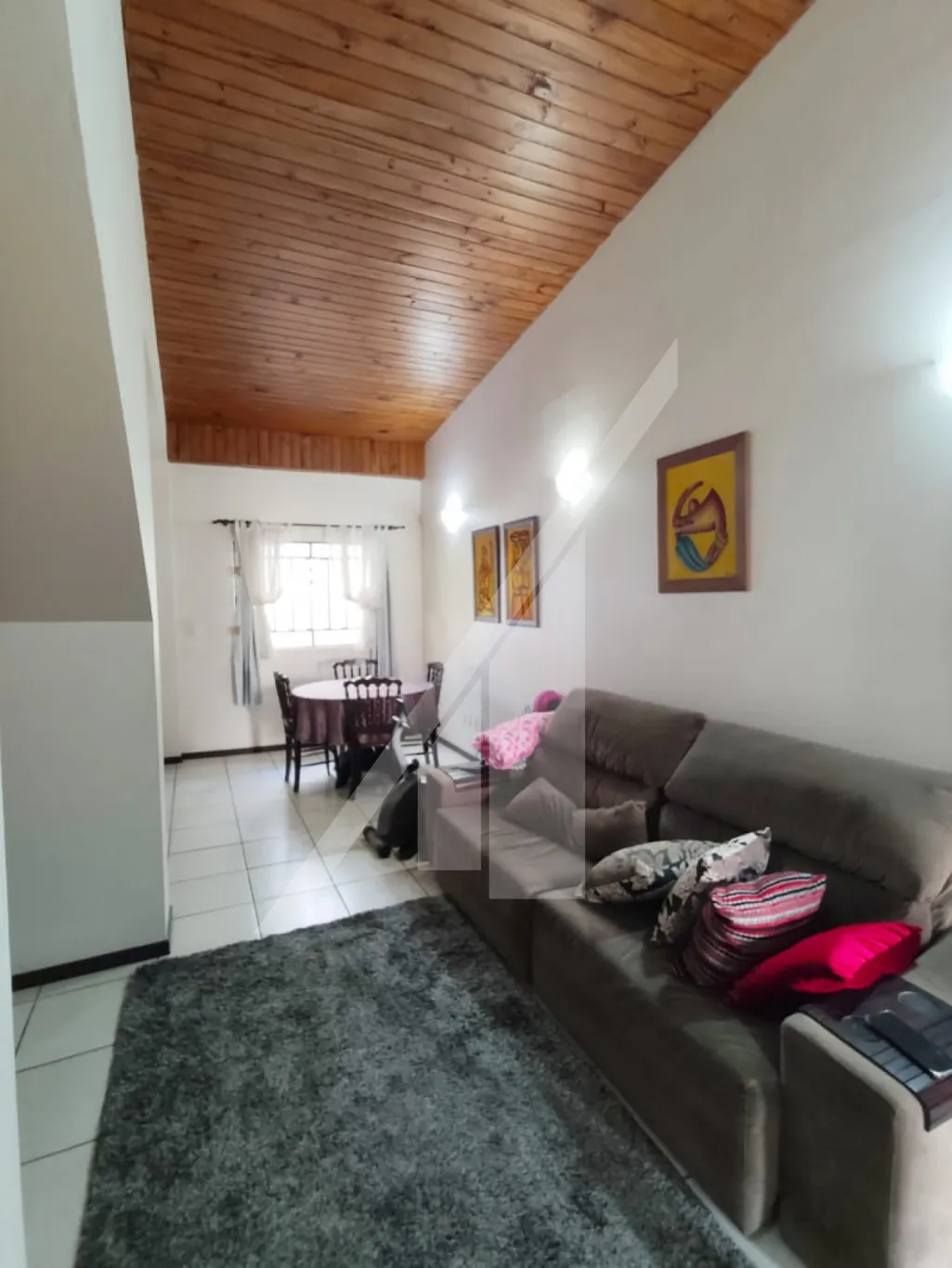 Casa com 02 pavimentos, livre de enchente, bem localizada, 05 Dormitórios sendo 04 suítes, sala, lavabo, churrasqueira, copa, cozinha, área de serviço, 4 vagas. — foto 3