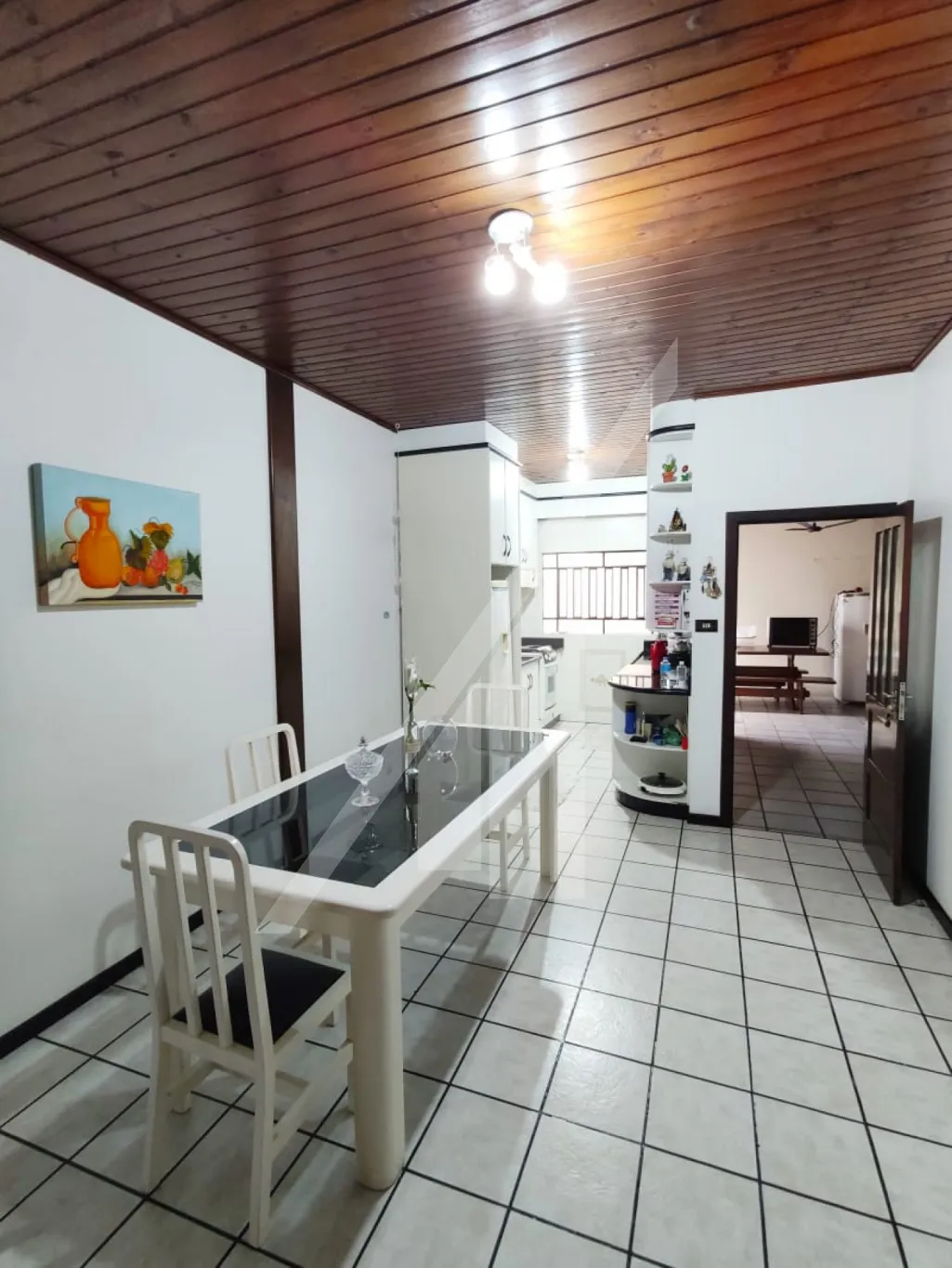 Casa com 02 pavimentos, livre de enchente, bem localizada, 05 Dormitórios sendo 04 suítes, sala, lavabo, churrasqueira, copa, cozinha, área de serviço, 4 vagas. — foto 4