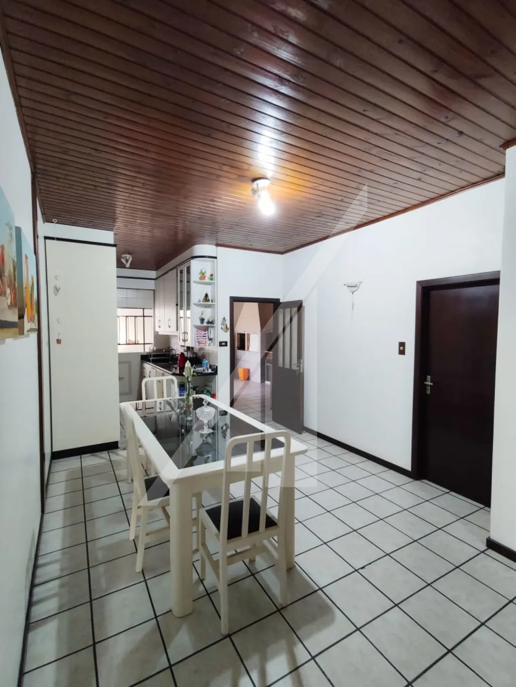 Casa com 02 pavimentos, livre de enchente, bem localizada, 05 Dormitórios sendo 04 suítes, sala, lavabo, churrasqueira, copa, cozinha, área de serviço, 4 vagas. — foto 5