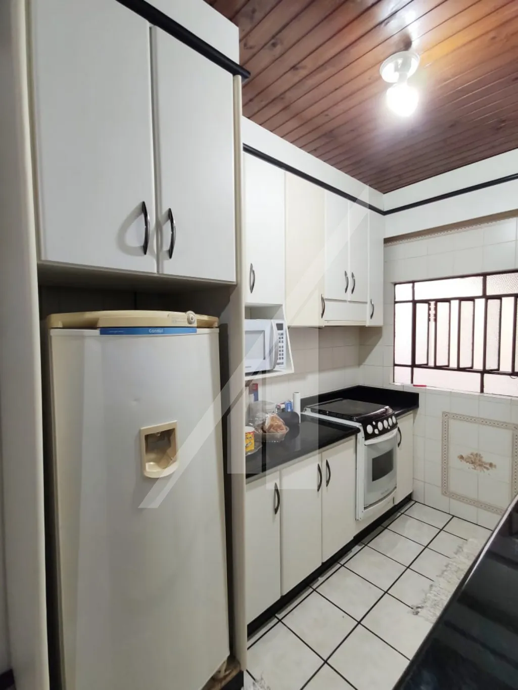 Casa com 02 pavimentos, livre de enchente, bem localizada, 05 Dormitórios sendo 04 suítes, sala, lavabo, churrasqueira, copa, cozinha, área de serviço, 4 vagas. — foto 7