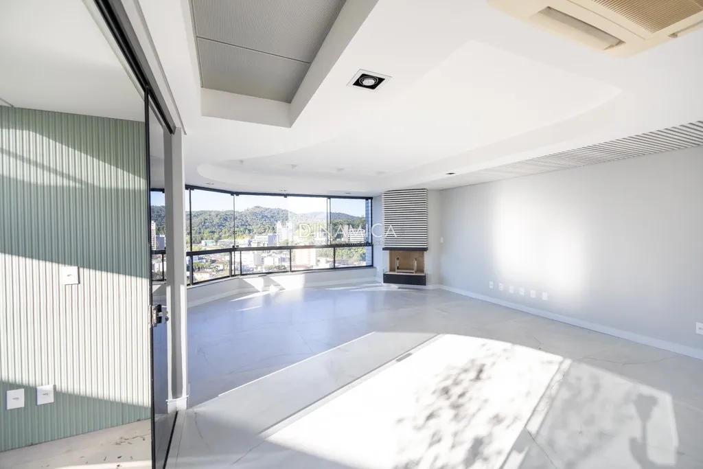 Linda cobertura duplex localizada no Jardim Blumenau,na Alameda mais charmosa de Blumenau. — foto 3