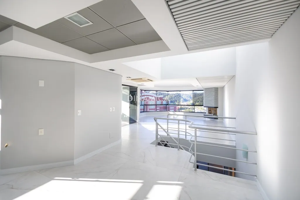 Linda cobertura duplex localizada no Jardim Blumenau,na Alameda mais charmosa de Blumenau. — foto 5