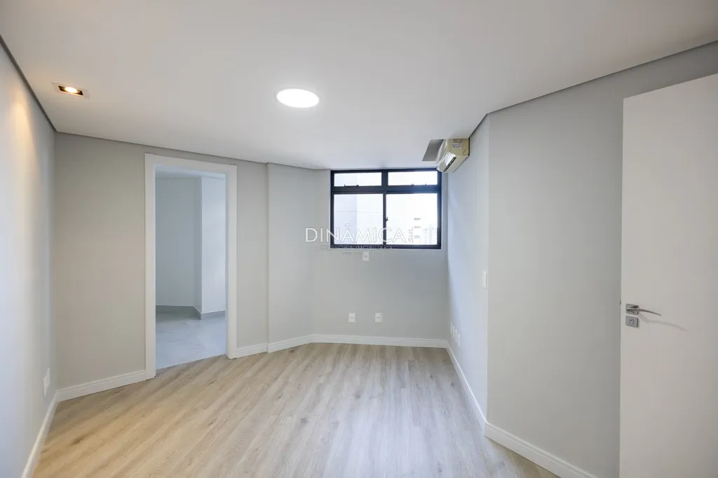 Linda cobertura duplex localizada no Jardim Blumenau,na Alameda mais charmosa de Blumenau. — foto 7