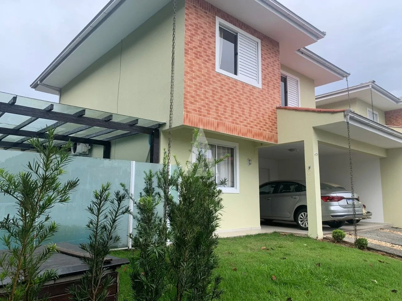 Casa em Condomínio com 1 suíte(s) mais 2 quarto(s) à venda no bairro Bom Retiro em Joinville, por R$ 1.300.000.00. - foto 1