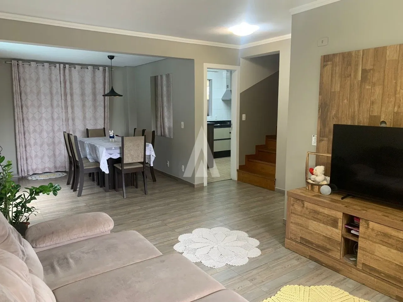 Casa em Condomínio com 1 suíte(s) mais 2 quarto(s) à venda no bairro Bom Retiro em Joinville, por R$ 1.300.000.00. — foto 2