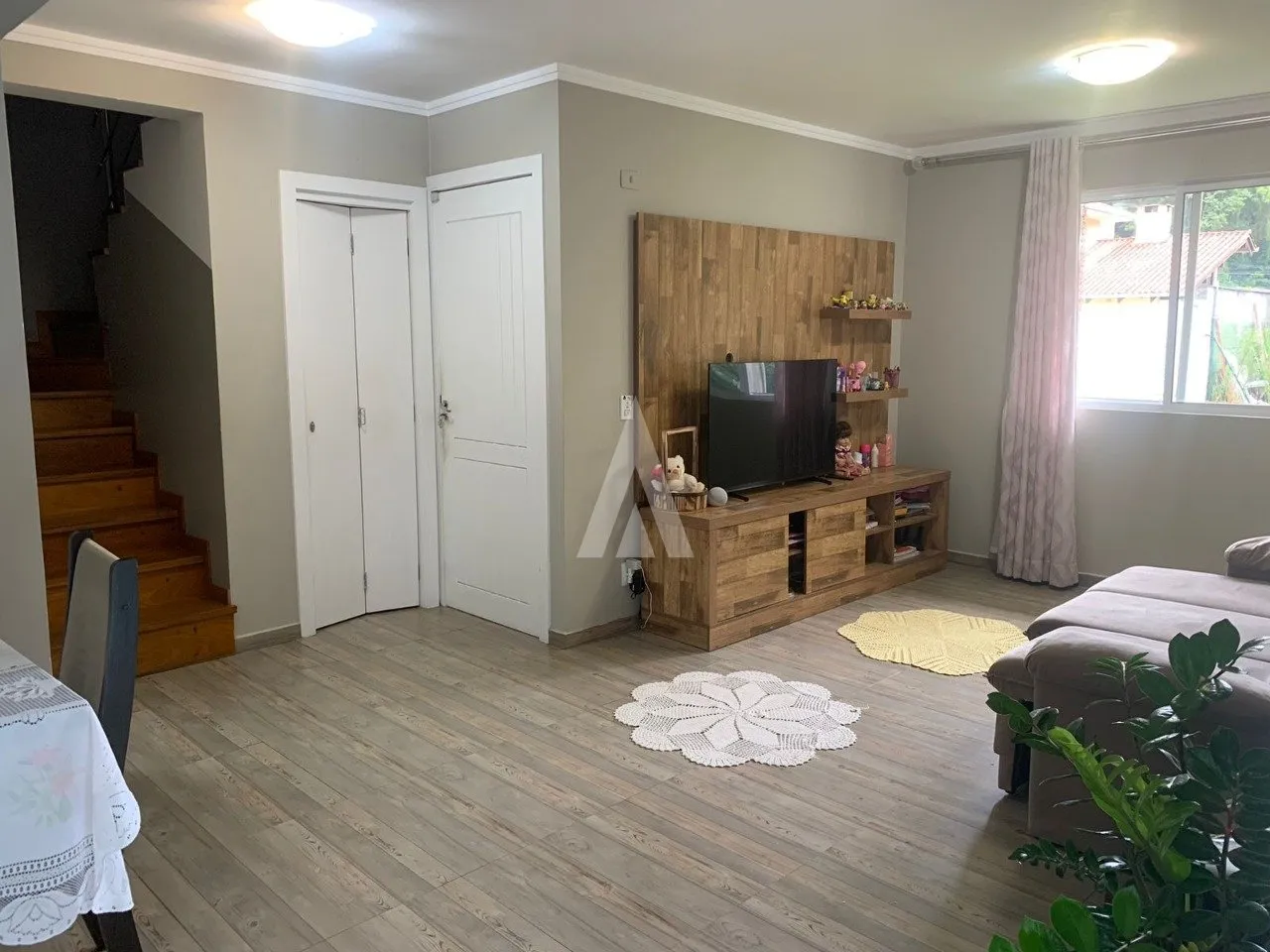 Casa em Condomínio com 1 suíte(s) mais 2 quarto(s) à venda no bairro Bom Retiro em Joinville, por R$ 1.300.000.00. — foto 4