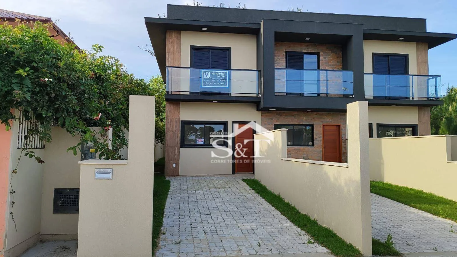 Sobrado Novo em Localização Privilegiada - Pronto para Morar com Acabamentos de Alto Padrão! - foto 1