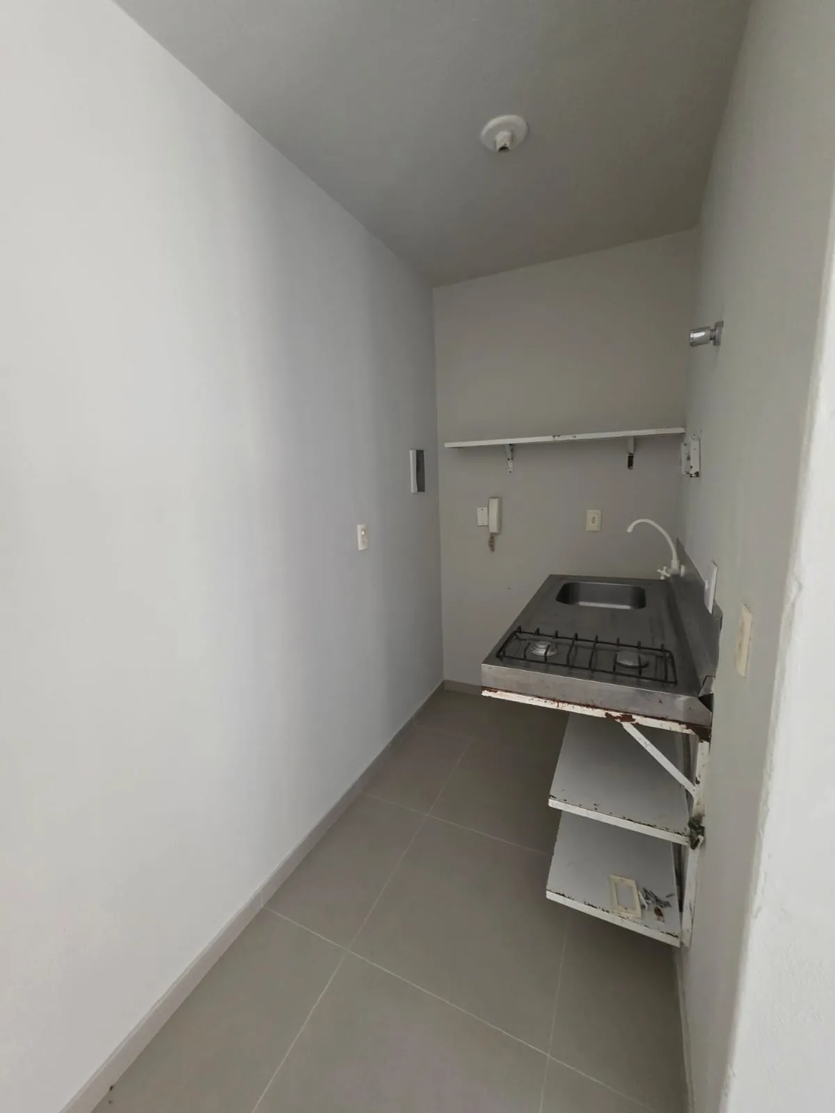 Alugo quitinete bairro salto 1 quarto — foto 4