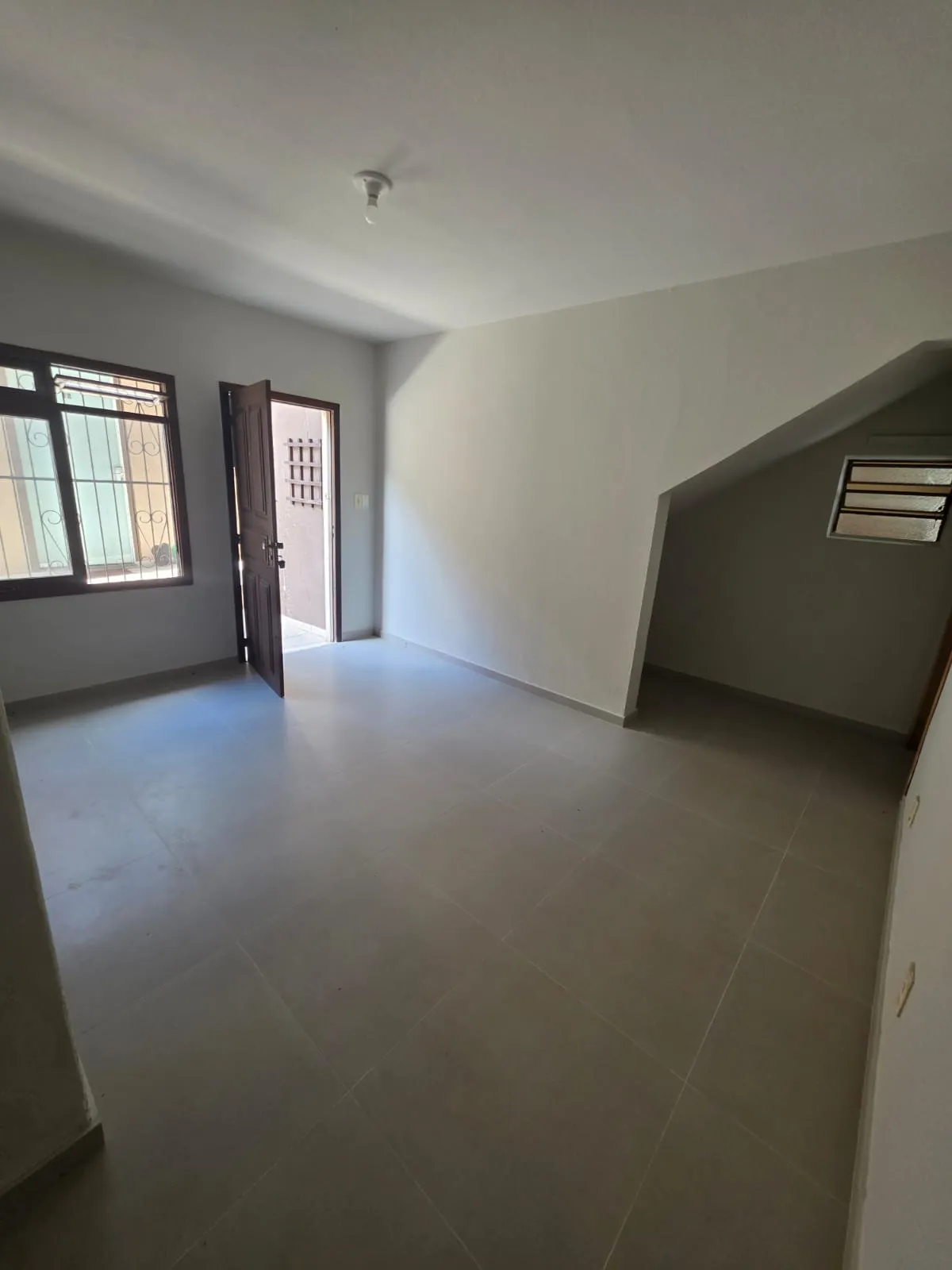 Alugo quitinete bairro salto 1 quarto — foto 3