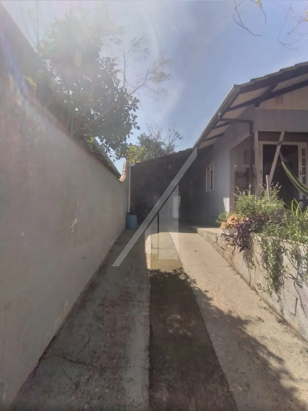 - ABELARDO IMÓVEIS - Terreno plano com casa mista no bairro Água Verde. Excelente localizaçao. Ideal para construir sobrados ou moradia unifamiliar. Livre de enchentes e catástrofes naturais. — foto 3